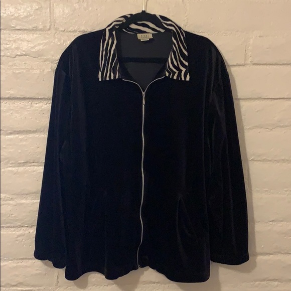 Teddi Jackets & Blazers - 🇺🇸 3/$12 Must Bundle 3 🇺🇸 items for discount.